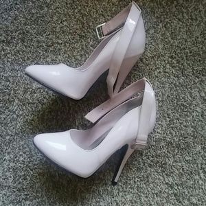 Pale pinks heels